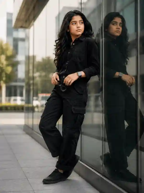 gemini ai photo prompts girl reflection glass urban style 3.webp Girl posing beside glass reflection wall in black outfit created using gemini ai photo prompts girl trending